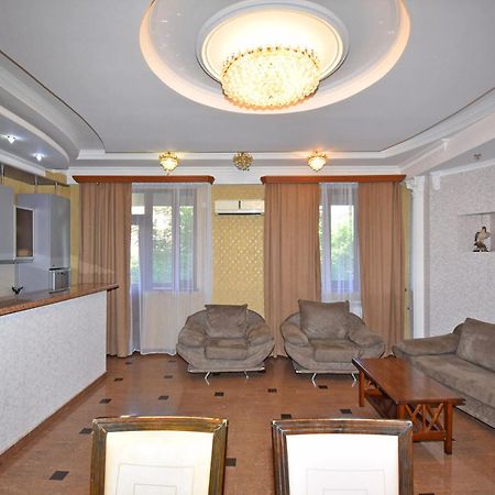 Armenak Apartment 5-Комнатная 耶烈万 外观 照片
