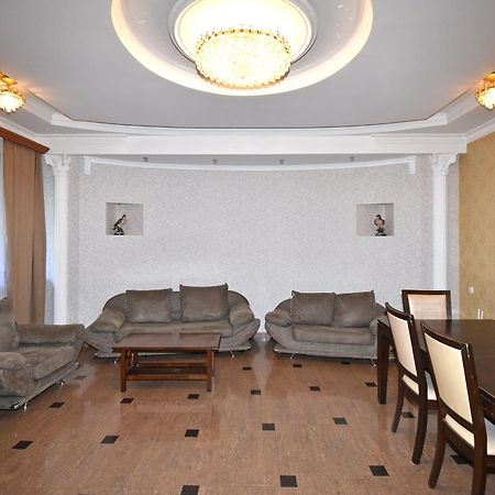 Armenak Apartment 5-Комнатная 耶烈万 外观 照片