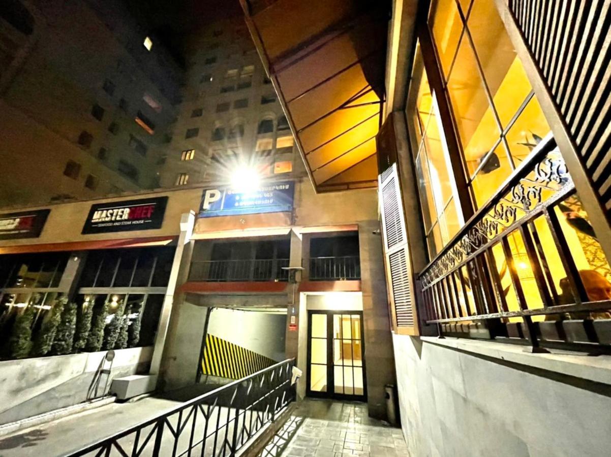 Armenak Apartment 5-Комнатная 耶烈万 外观 照片