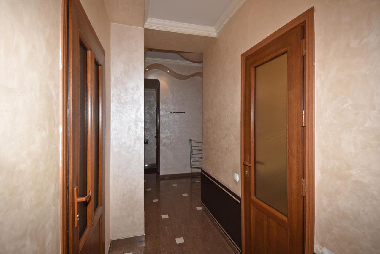 Armenak Apartment 5-Комнатная 耶烈万 外观 照片