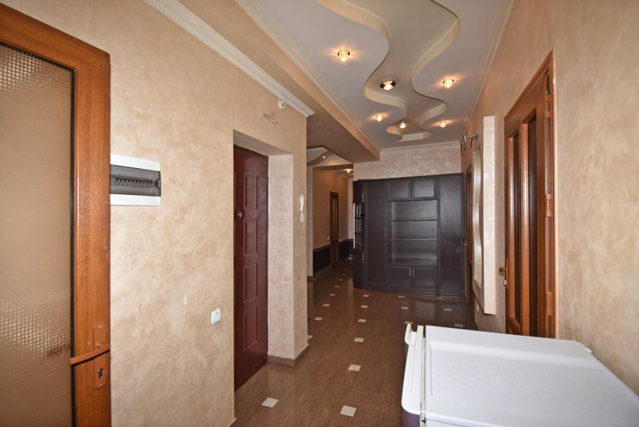 Armenak Apartment 5-Комнатная 耶烈万 外观 照片