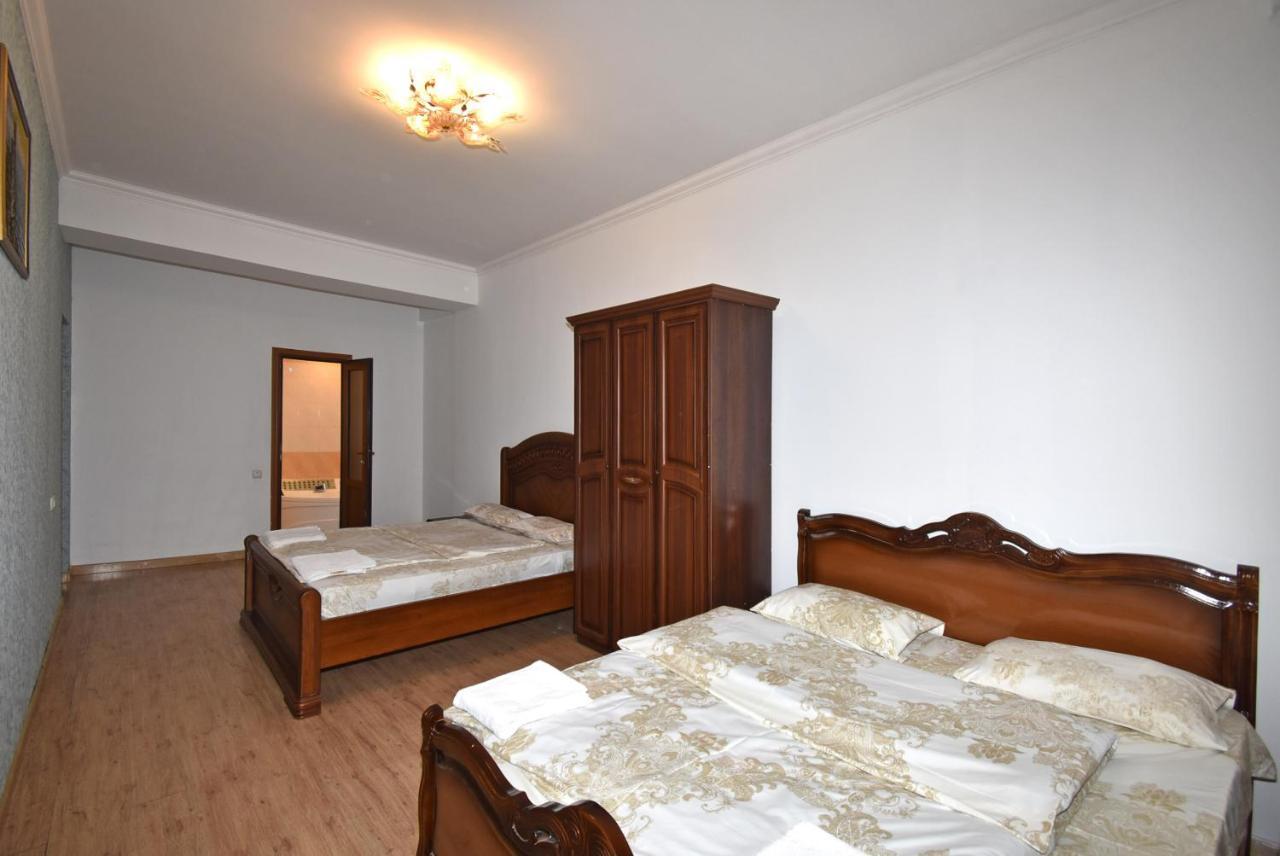 Armenak Apartment 5-Комнатная 耶烈万 外观 照片