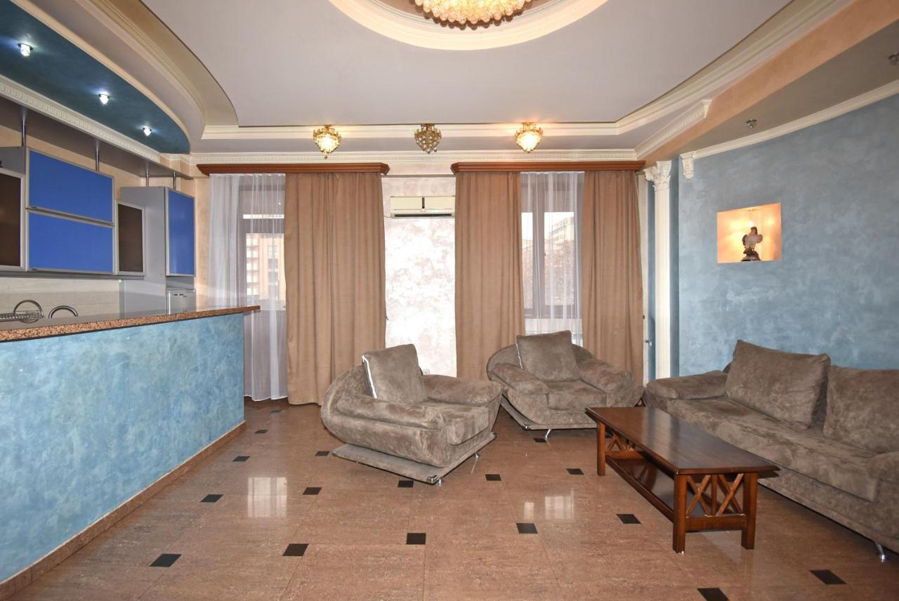Armenak Apartment 5-Комнатная 耶烈万 外观 照片