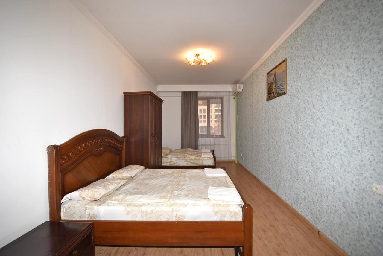 Armenak Apartment 5-Комнатная 耶烈万 外观 照片