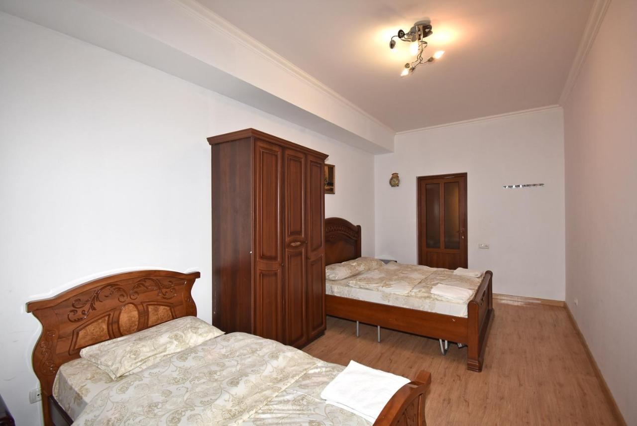 Armenak Apartment 5-Комнатная 耶烈万 外观 照片