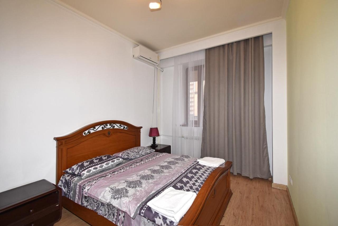 Armenak Apartment 5-Комнатная 耶烈万 外观 照片