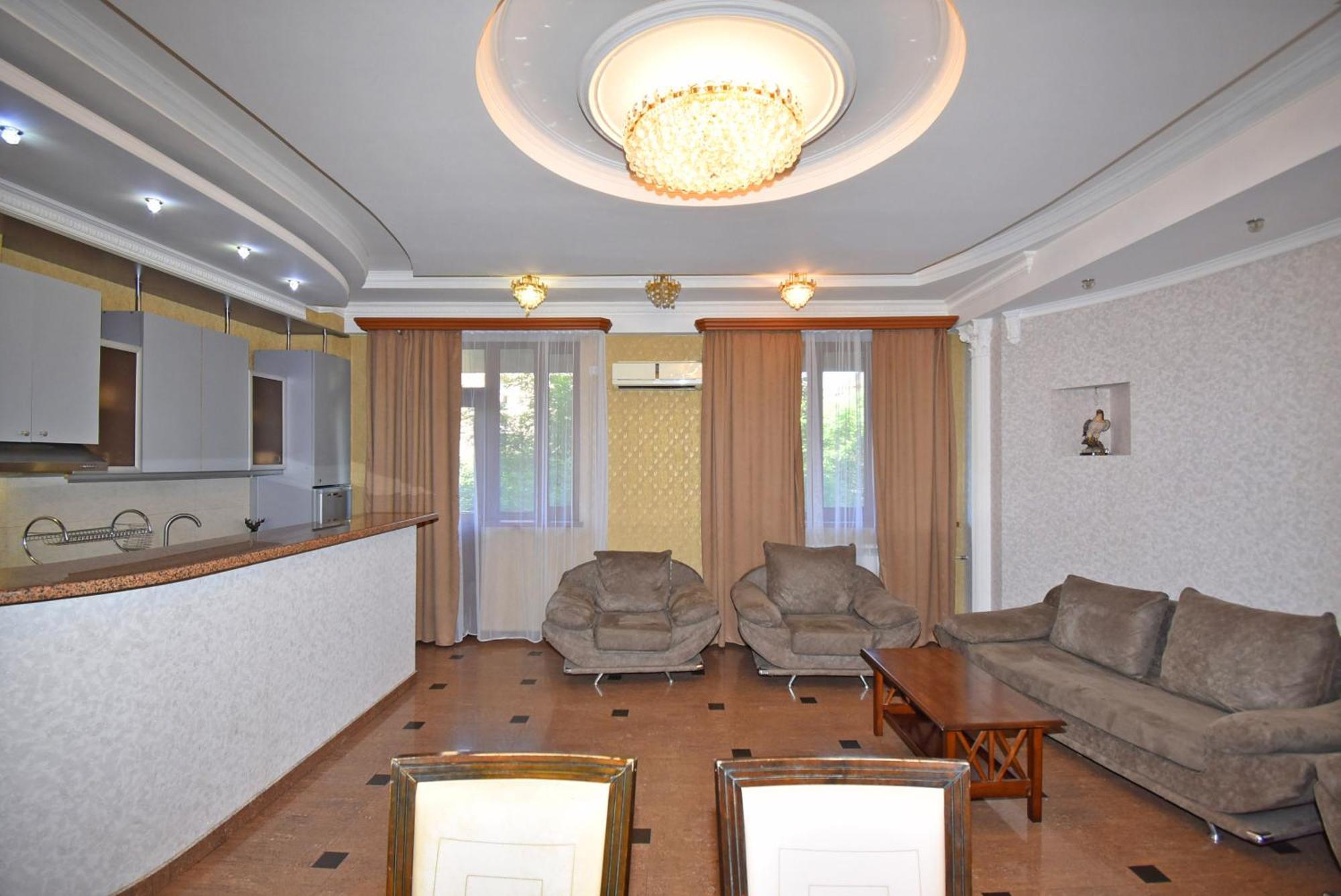 Armenak Apartment 5-Комнатная 耶烈万 外观 照片