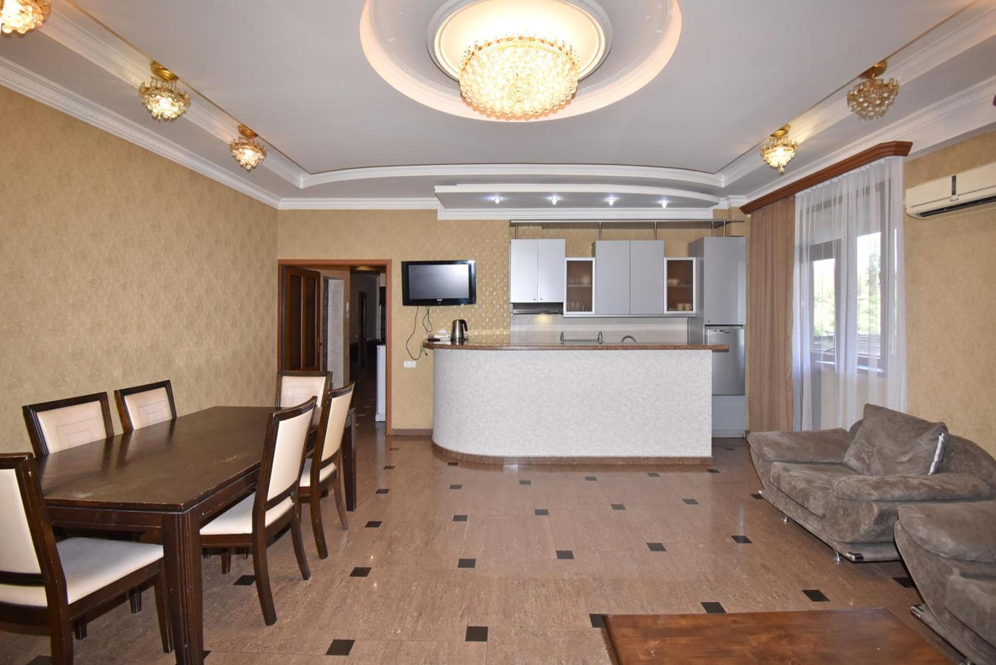 Armenak Apartment 5-Комнатная 耶烈万 外观 照片